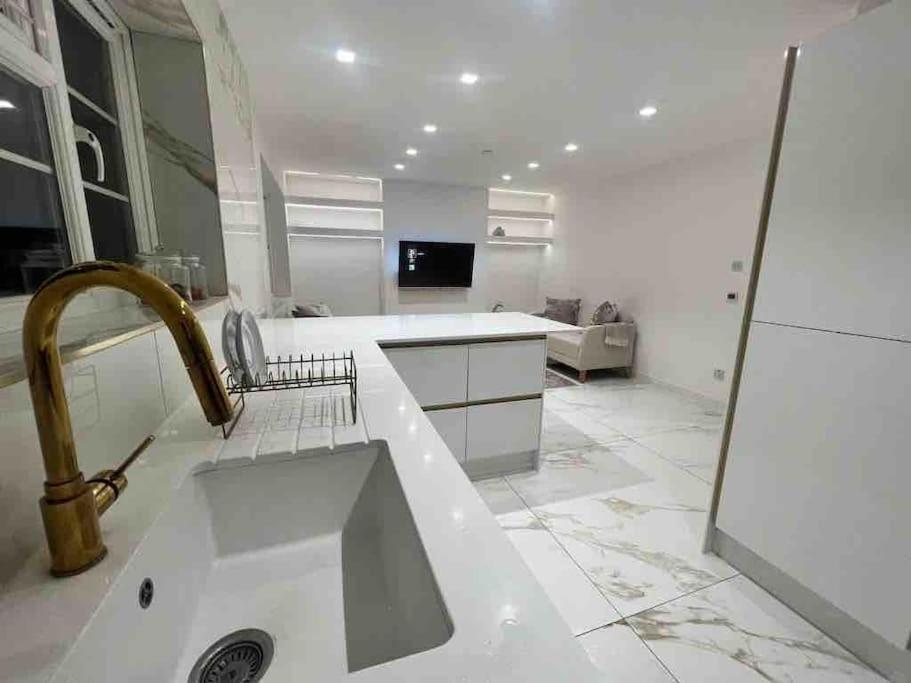 Premium Private Apartment Minutes To Central London Exterior foto